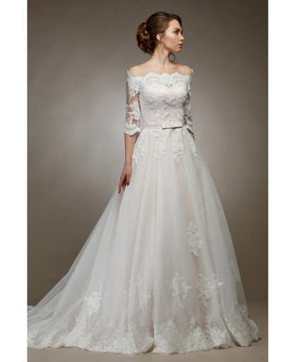 Lange ærmer og blonder brudekjole med sløjfe